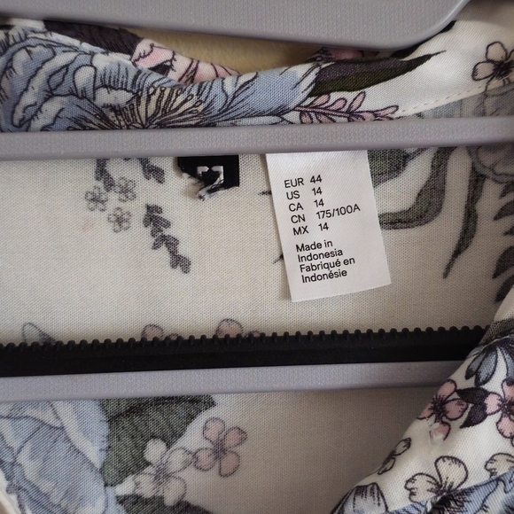 H&M Divided Floral Blue & Pink Button Down Shirt Size 14 - Picture 3 of 9